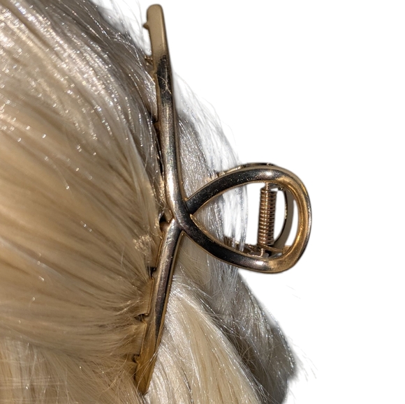 🍁 3/$15 Metal Claw Hair Clip - Picture 1 of 5